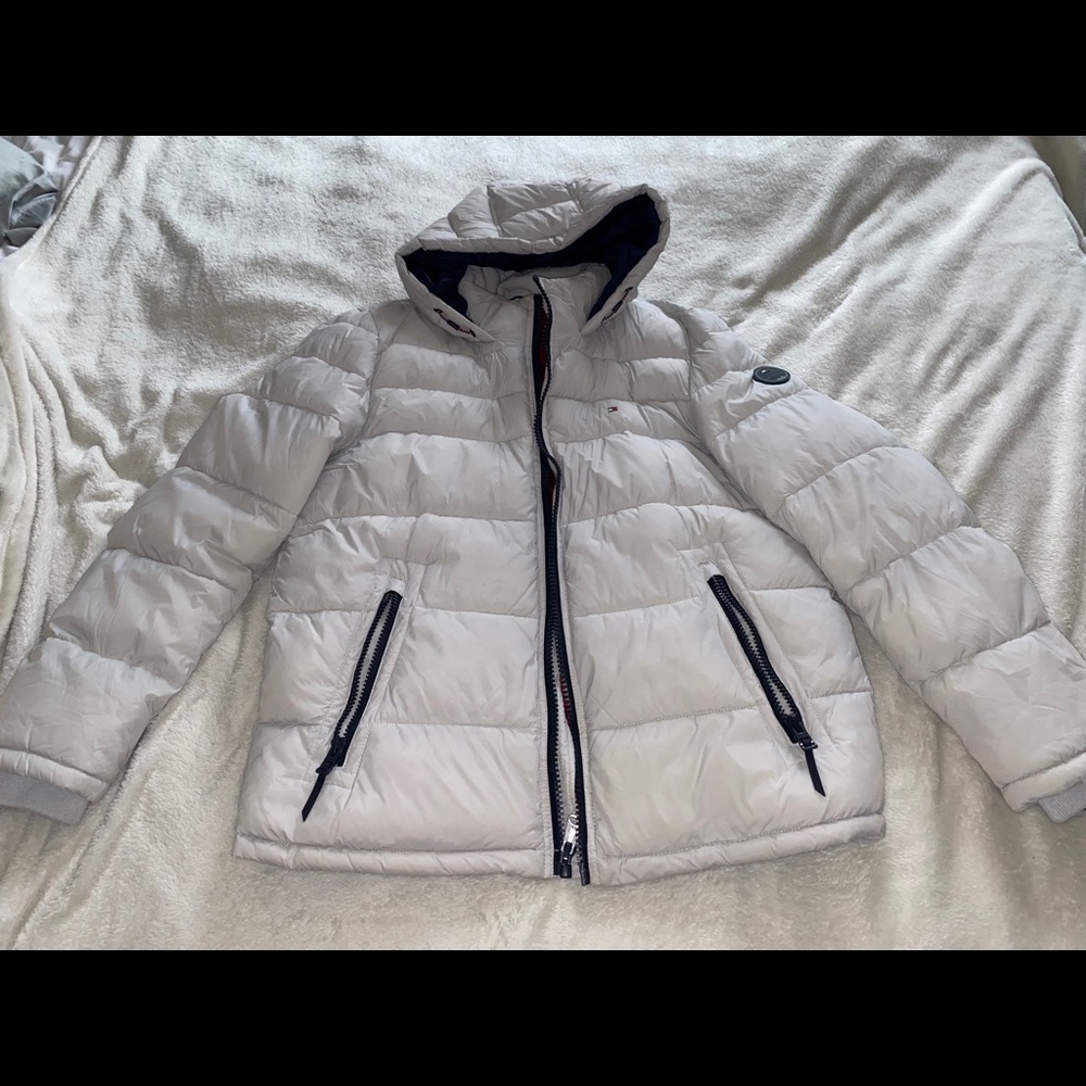 TOMMY ESSENTIALS HOODED PUFFER JACKET